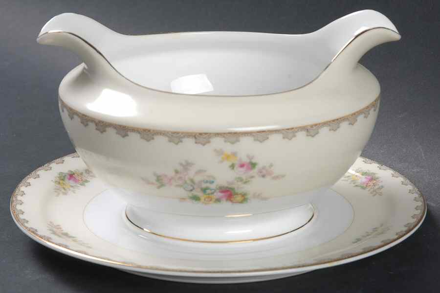 Suffolk Gravy Boat with Attached Underplate by Meito-1