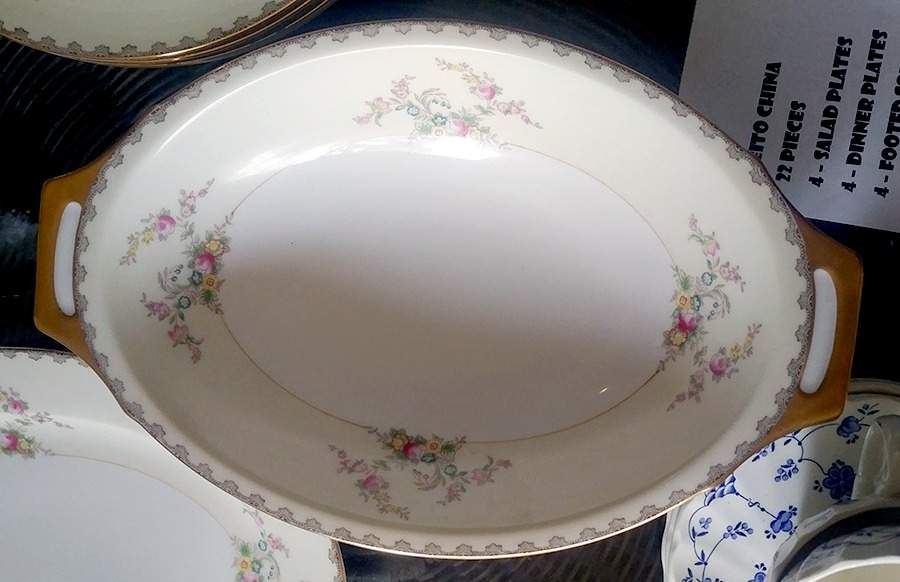 Suffolk 11" Oval Vegetable Bowl by Meito-1