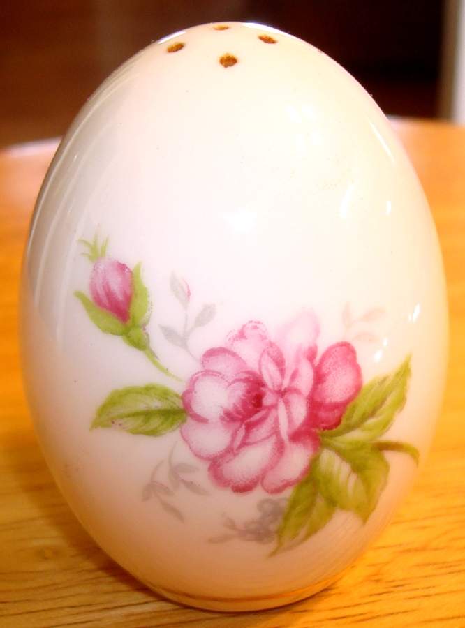 Sweet Heart Pepper Shaker by Meito-1