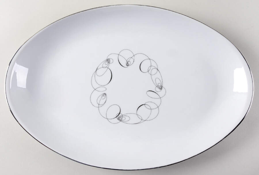 Tempo 15" Oval Serving Platter by Meito-1