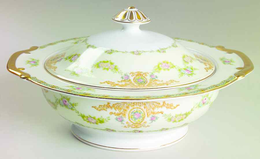 Trianon Round Covered Vegetable by Meito-1