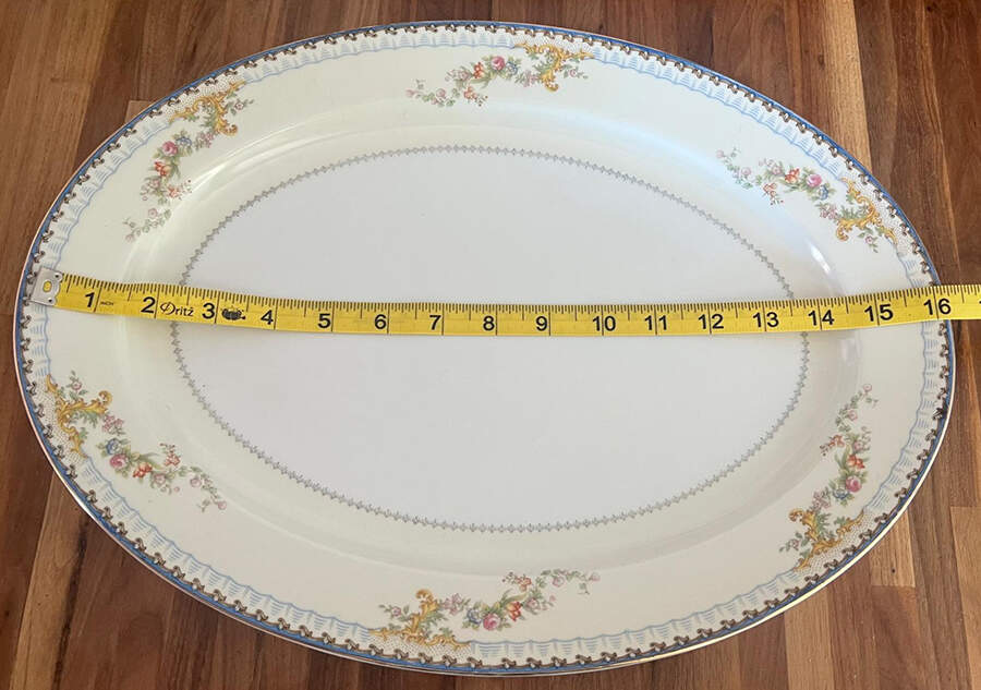 Utica 16" Oval Serving Platter by Meito-1