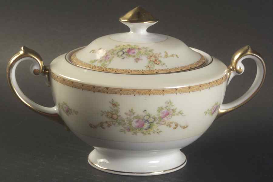 V1667  Sugar Bowl & Lid by Meito-1