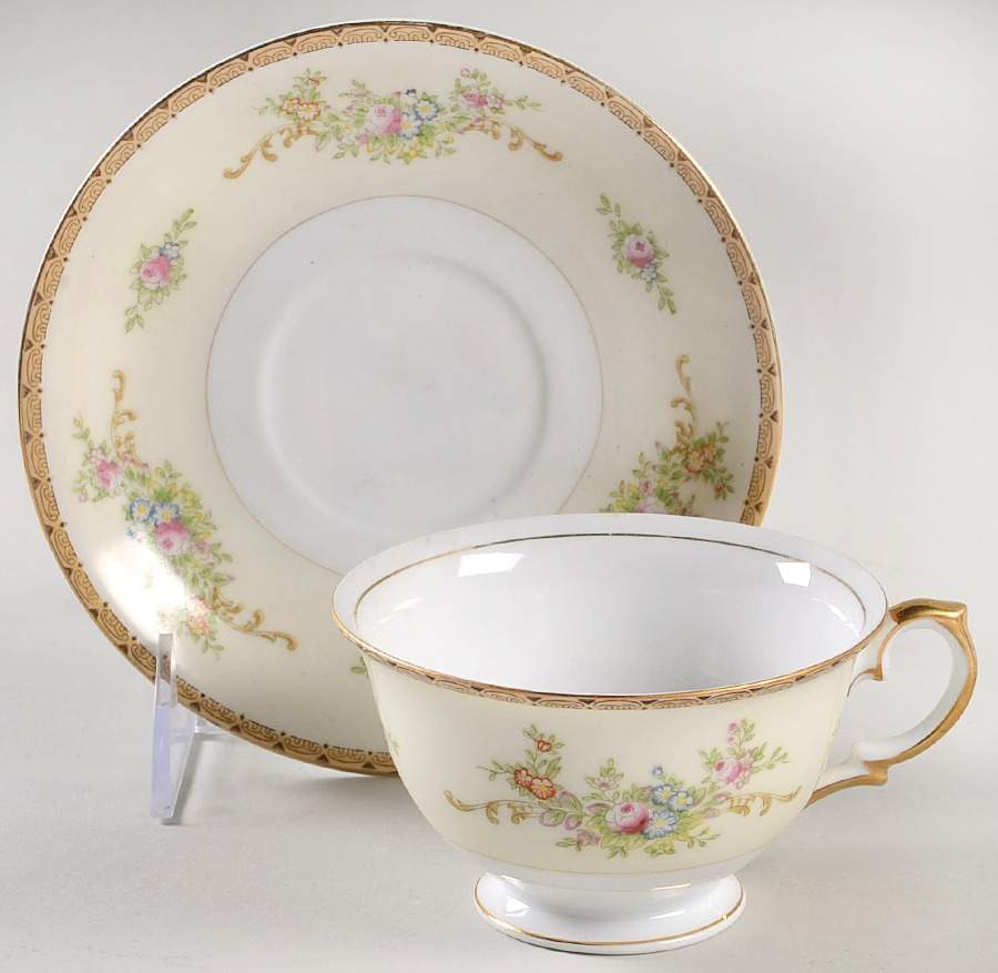 V1667  Footed Cup & Saucer Set by Meito-1