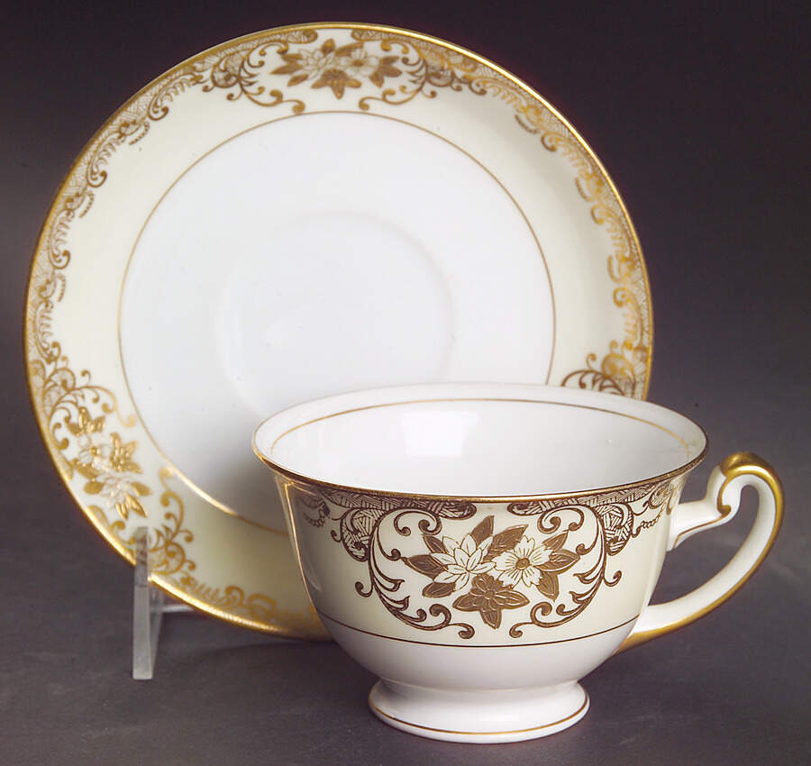 V1849 Footed Cup & Saucer Set by Meito-1