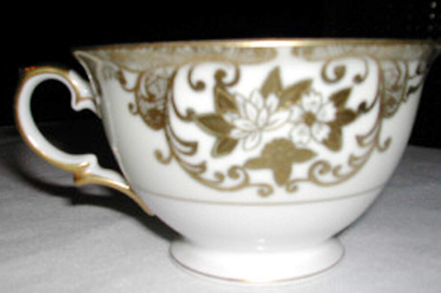V1849 Footed Cup by Meito-1