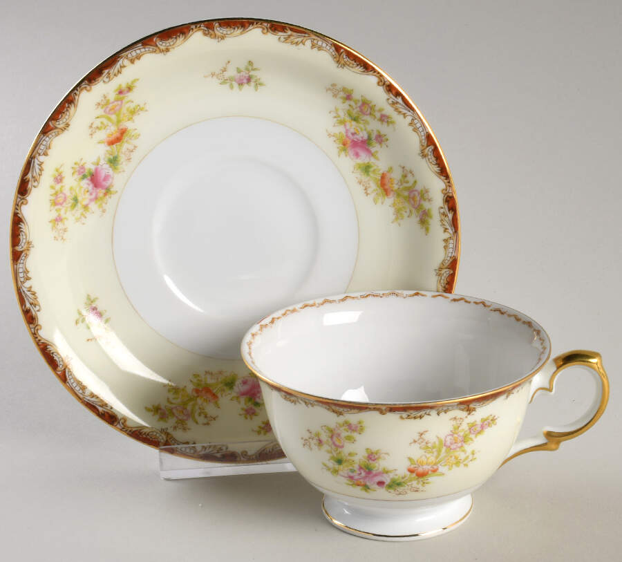 V1924 Footed Cup & Saucer Set by Meito-1