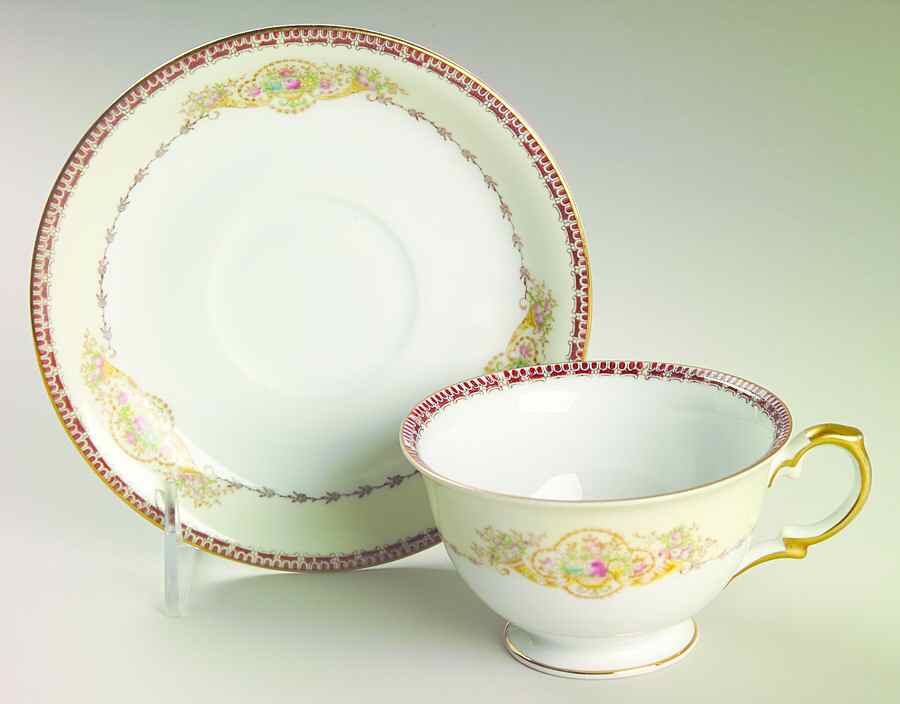 V1981 Footed Cup & Saucer Set by Meito-1