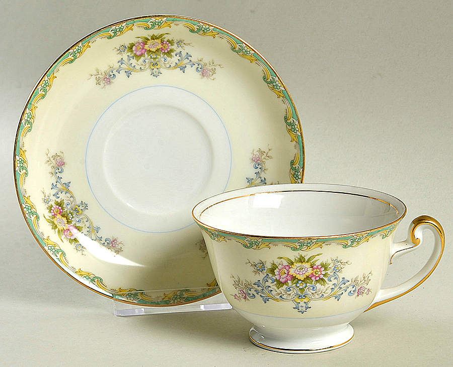 V2009 Footed Cup & Saucer Set by Meito-1