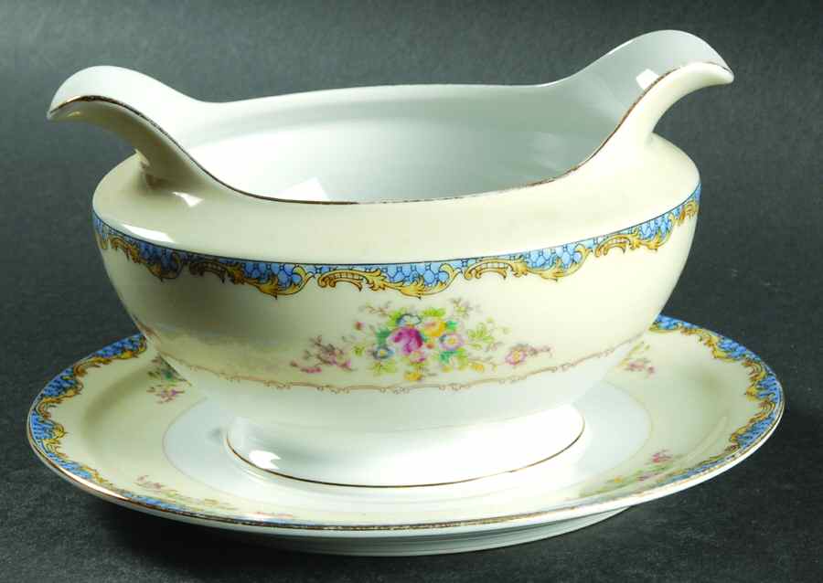 V2032A Gravy Boat with Attached Underplate by Meito-1