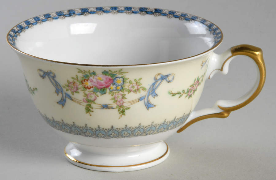 V2036 Footed Cup by Meito-1