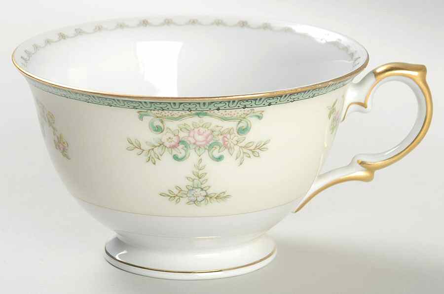 V2068 Footed Cup by Meito-1