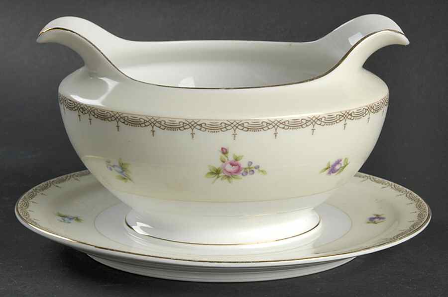 V2070 Gravy Boat with Attached Underplate by Meito-1