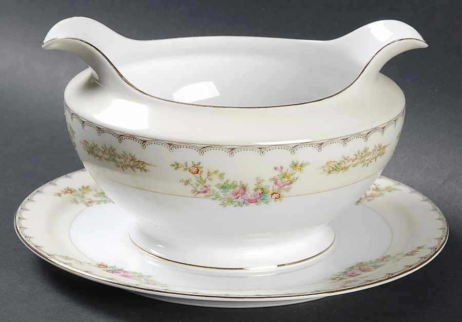 V2131 Gravy Boat with Attached Underplate by Meito-1