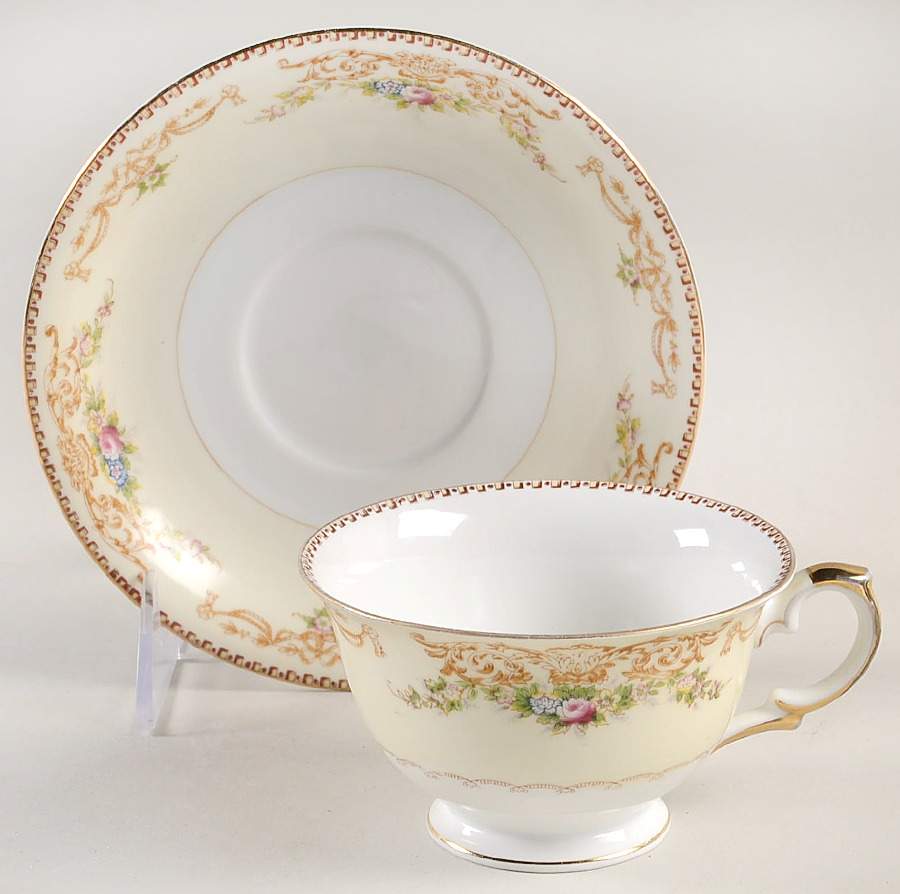 V2563 Footed Cup & Saucer Set by Meito-1