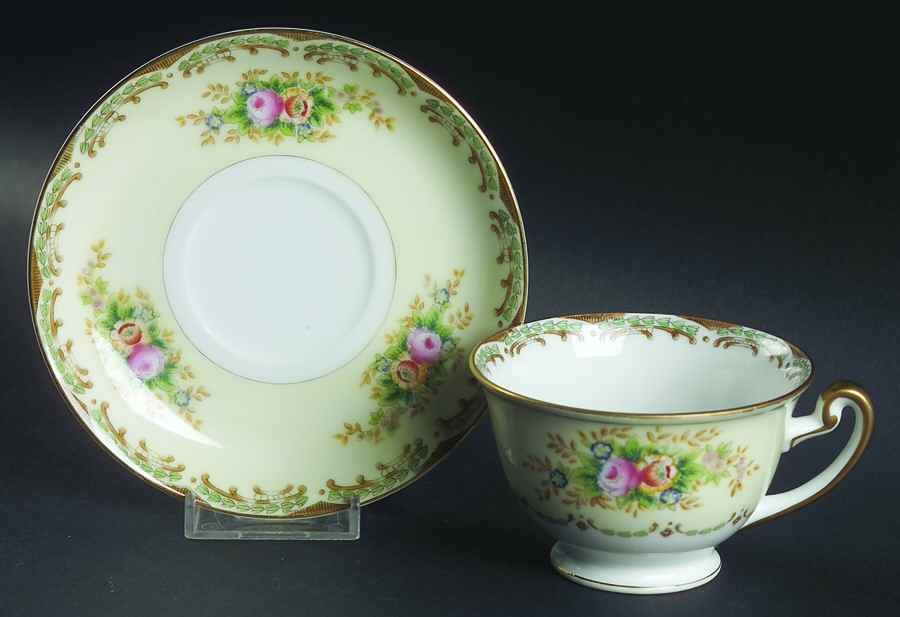 V903 Footed Cup & Saucer Set by Meito-1