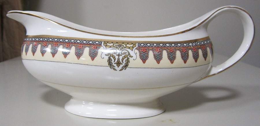 Amiens Gravy Boat by J & G Meakin-1