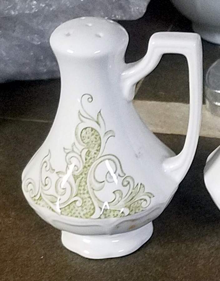 Avondale Green Pepper Shaker by J & G Meakin-1