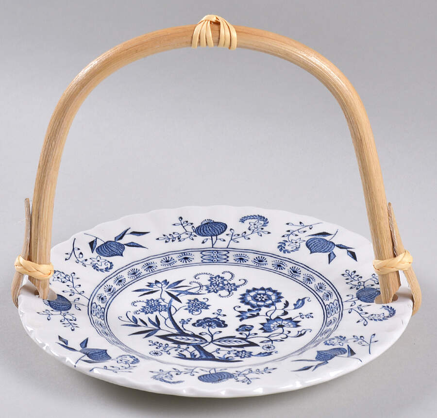 Blue Nordic 5 3/8"-5 5/8" Bamboo Handled Serving Plate  HC by J & G Meakin-1