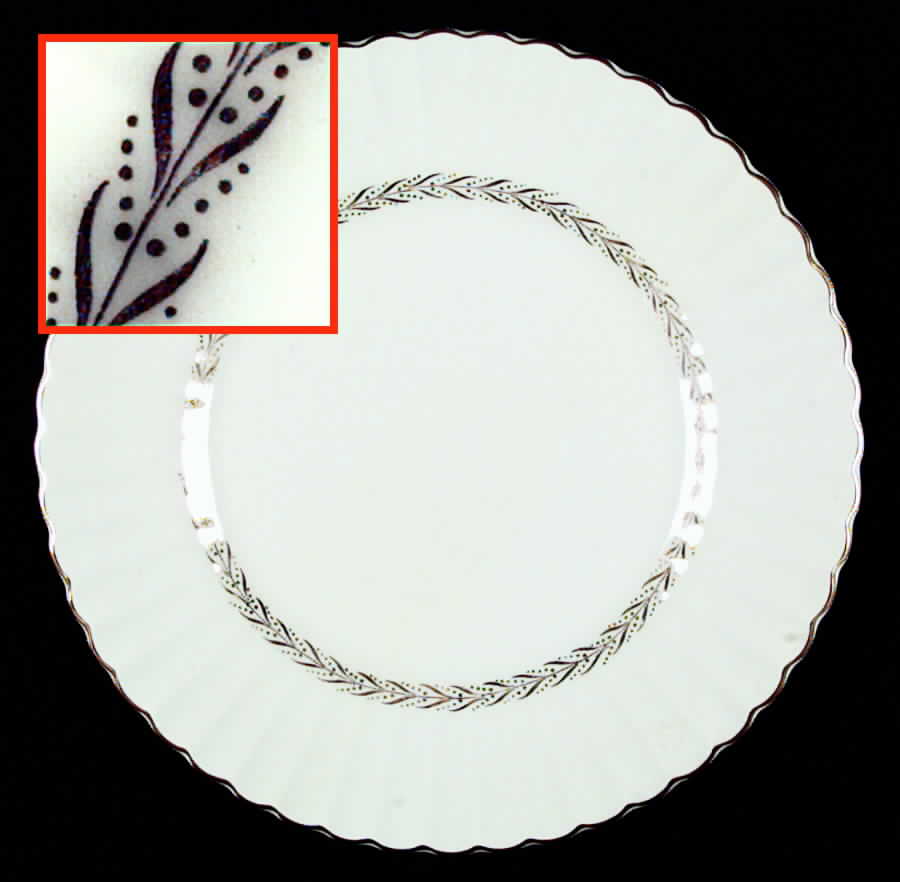 Garland (Gold Laurel) Dinner Plate by J & G Meakin-1