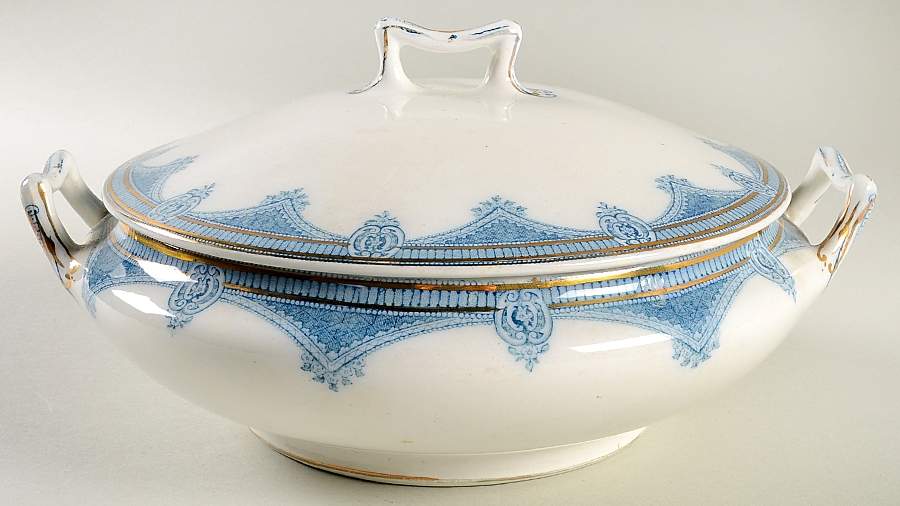 Ipswich Blue Round Covered Vegetable by J & G Meakin-1