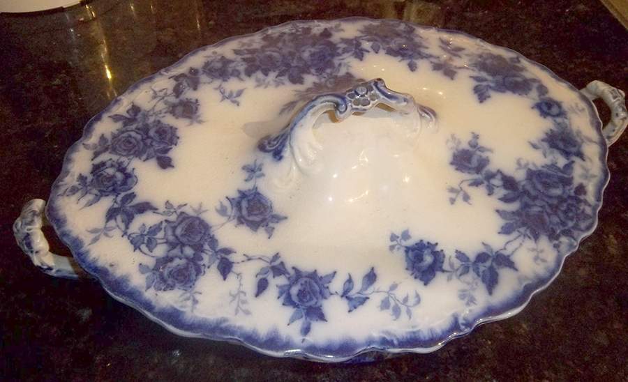 Leon (Flow Blue) Oval Covered Vegetable by J & G Meakin-1