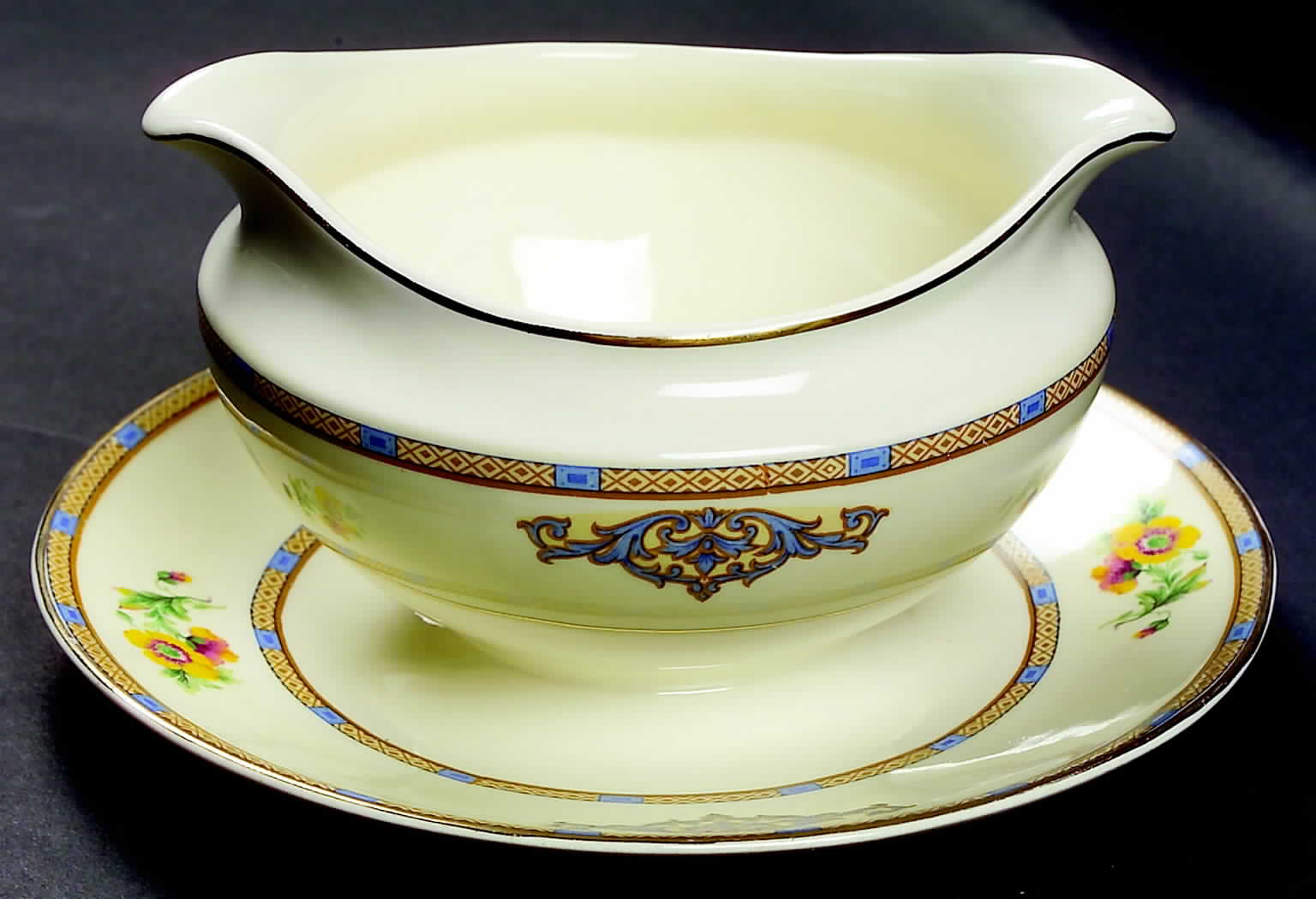 The Margate Gravy Boat with Attached Underplate by J & G Meakin-1