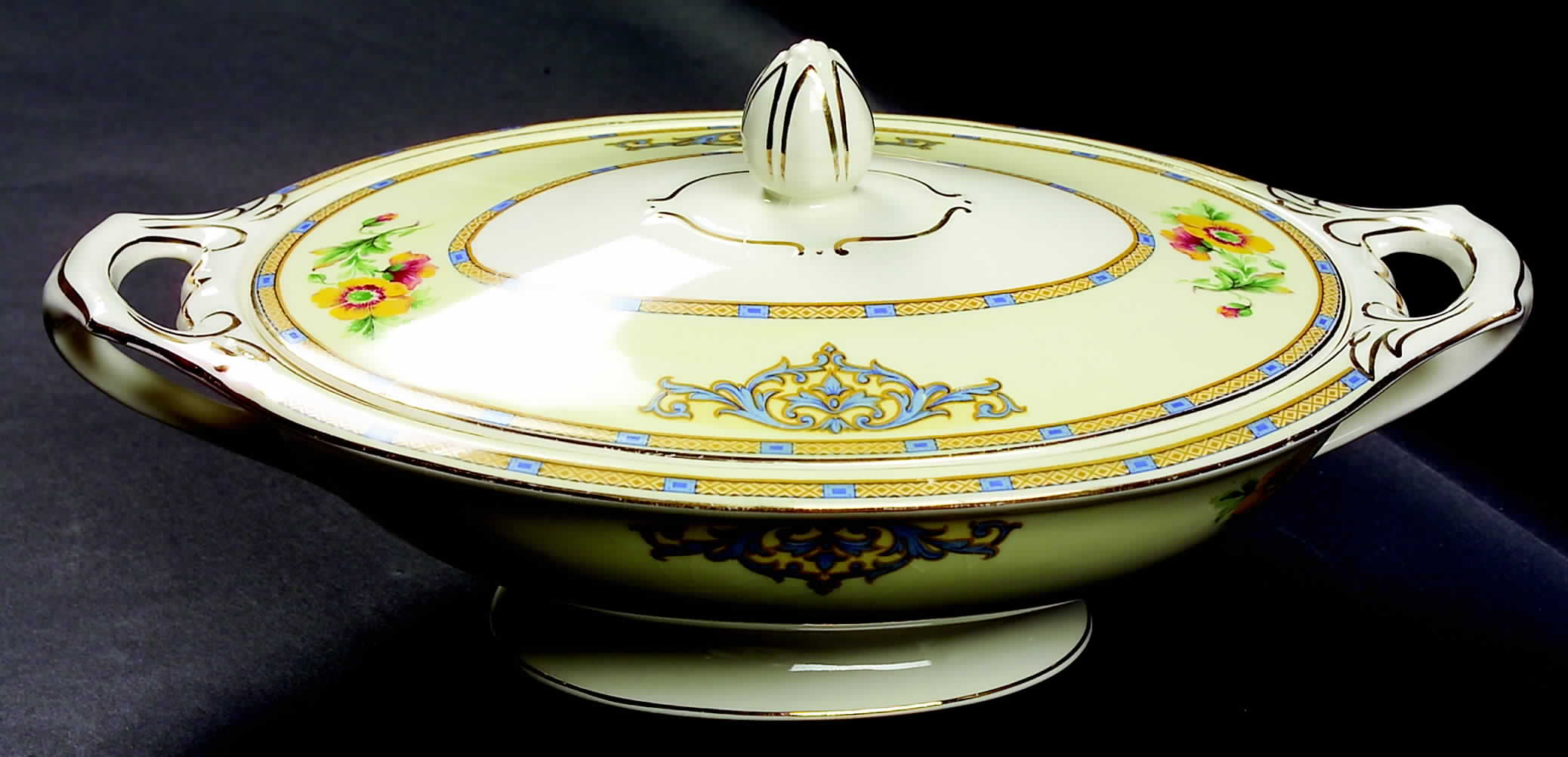 The Margate Oval Covered Vegetable by J & G Meakin-1