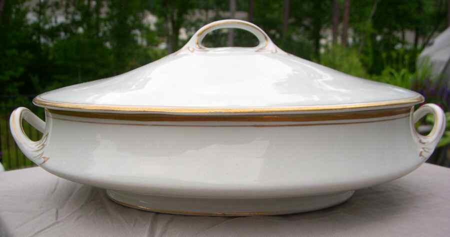 MEK6 Round Covered Vegetable by J & G Meakin-1