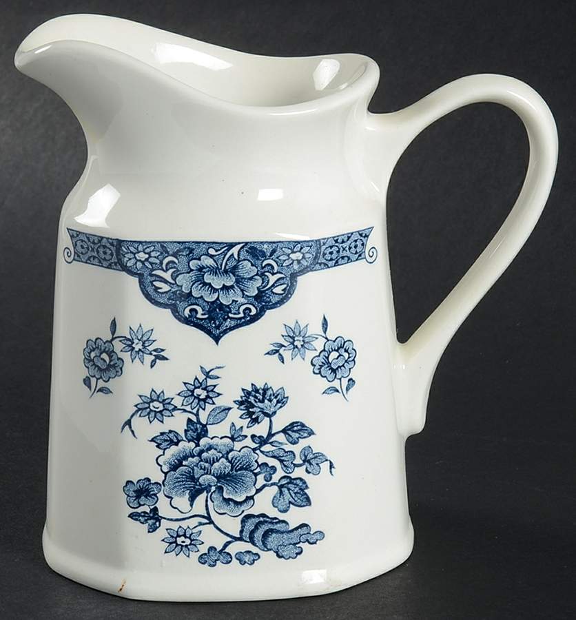 Old Pekin Blue Creamer by J & G Meakin-1