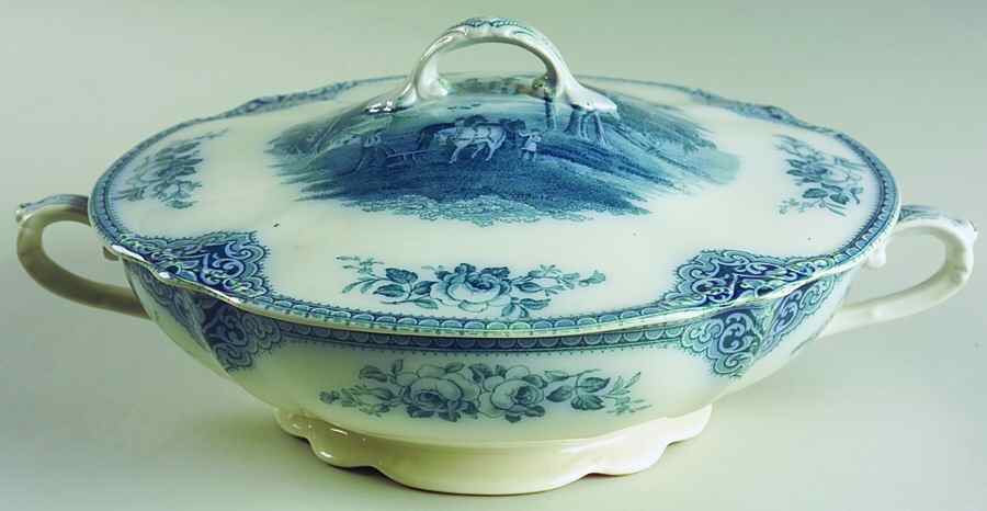 Sandown, The Blue Round Covered Vegetable by J & G Meakin-1