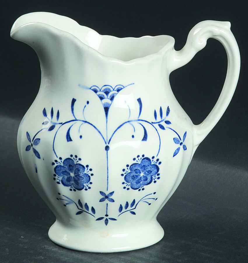 Scandia Creamer by J & G Meakin-1