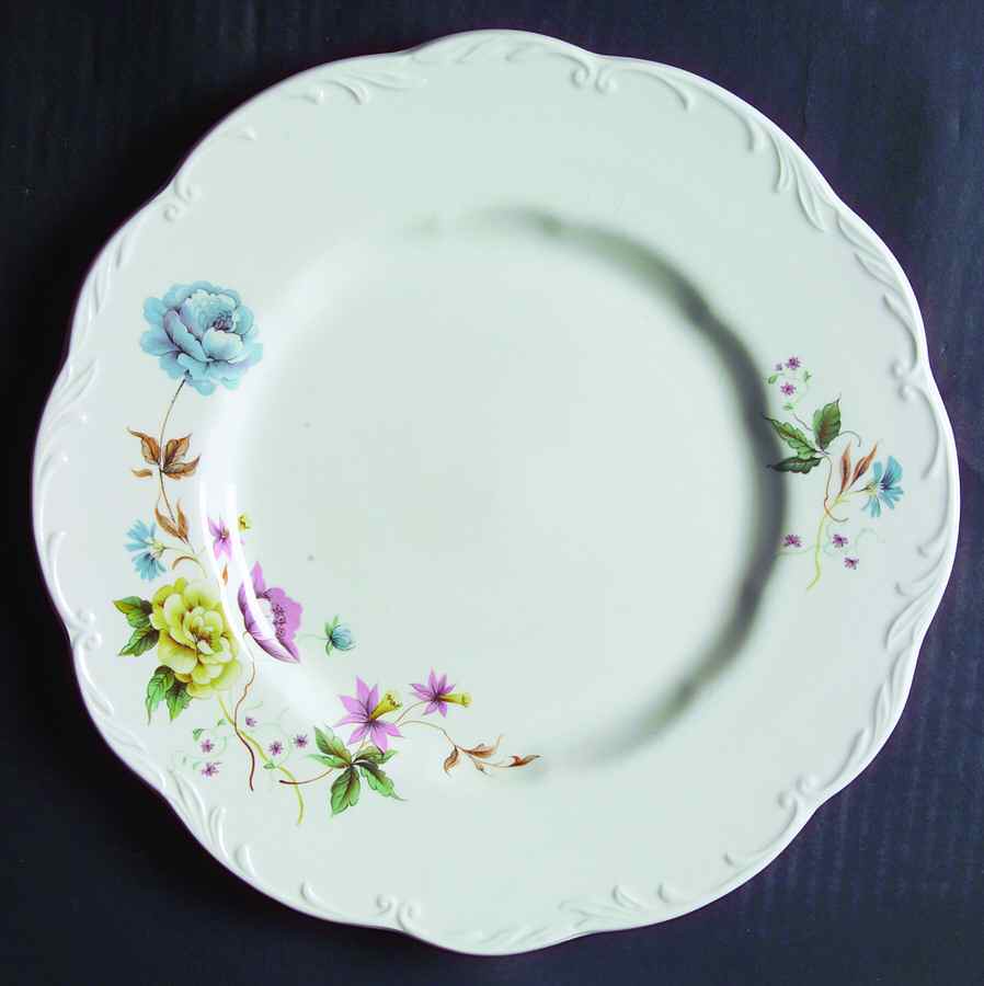 Springfield Dinner Plate by J & G Meakin-1