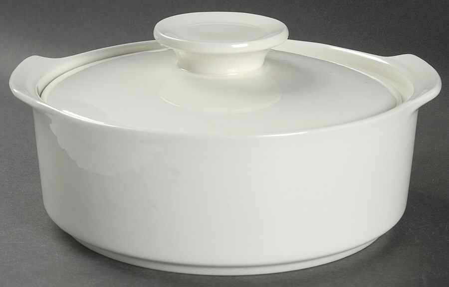 Studio 1.25 Qt Round Covered Casserole by J & G Meakin-1