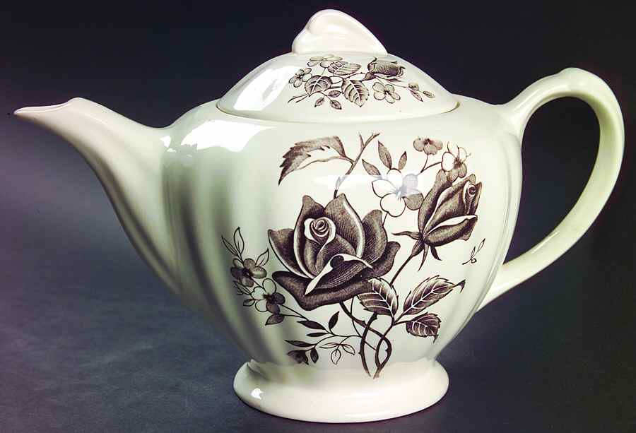Tudor Roses Brown Teapot & Lid by J & G Meakin-1