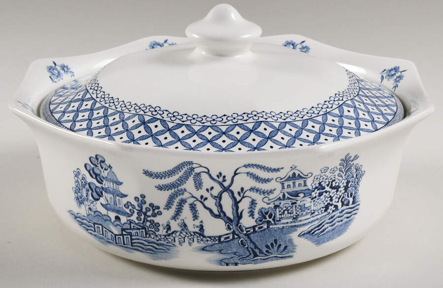 Willow Blue Round Covered Vegetable by J & G Meakin-1