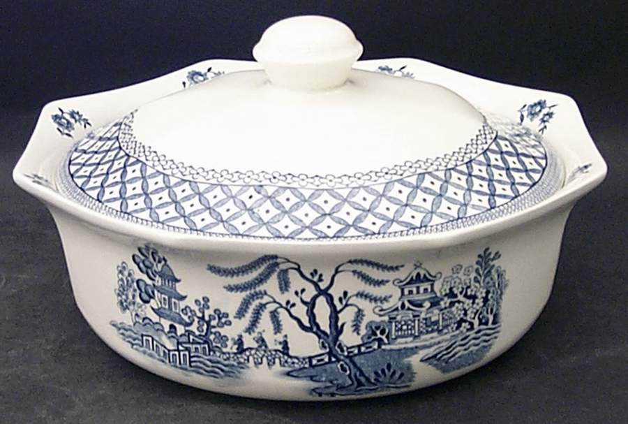 Willow Blue Round Covered Vegetable by J & G Meakin-1