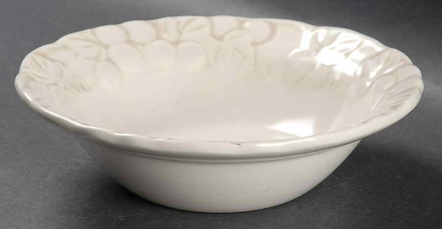 Antique Grape White Rim Fruit/Dessert (Sauce) Bowl by Metlox - Poppytrail - Vernon-1