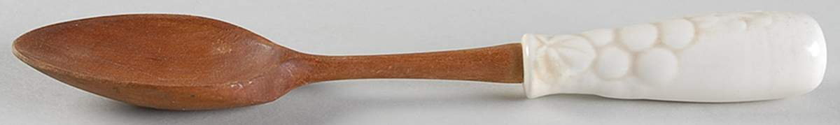 Antique Grape White Salad Serving Spoon with Wood Bowl by Metlox - Poppytrail - Vernon-1