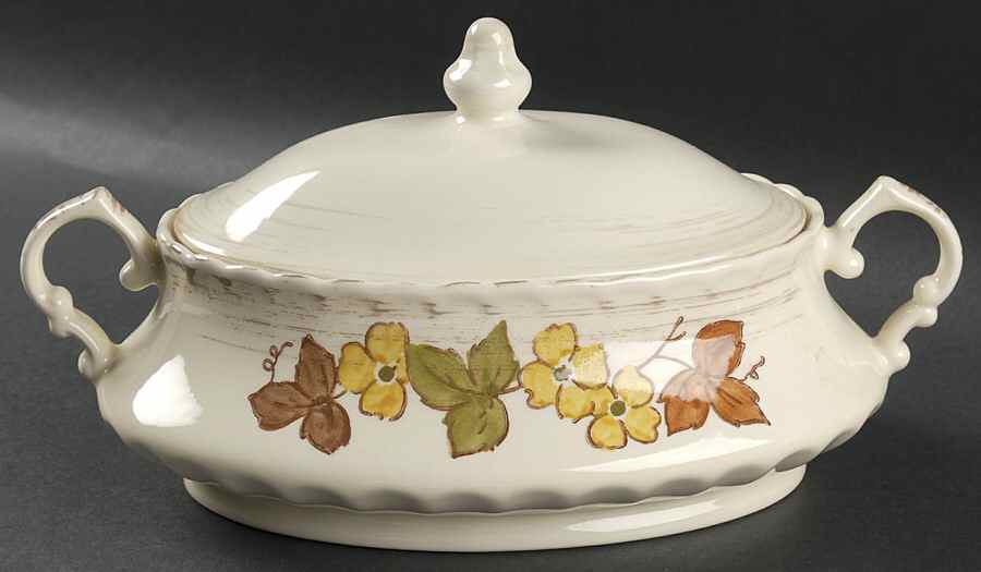 Autumn Leaves 1.25 Quart Oval Covered Casserole by Metlox - Poppytrail - Vernon-1