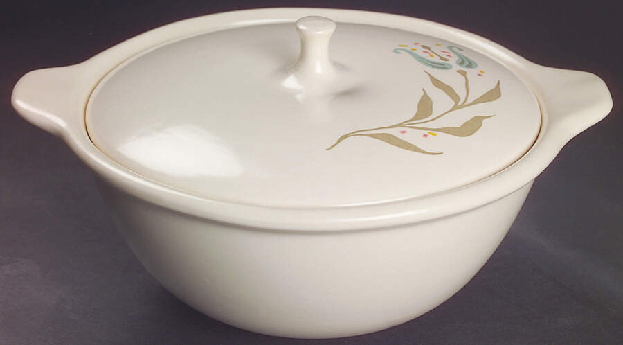 Blueberry Hill 1.5 Qt Round Covered Casserole by Metlox - Poppytrail - Vernon-1