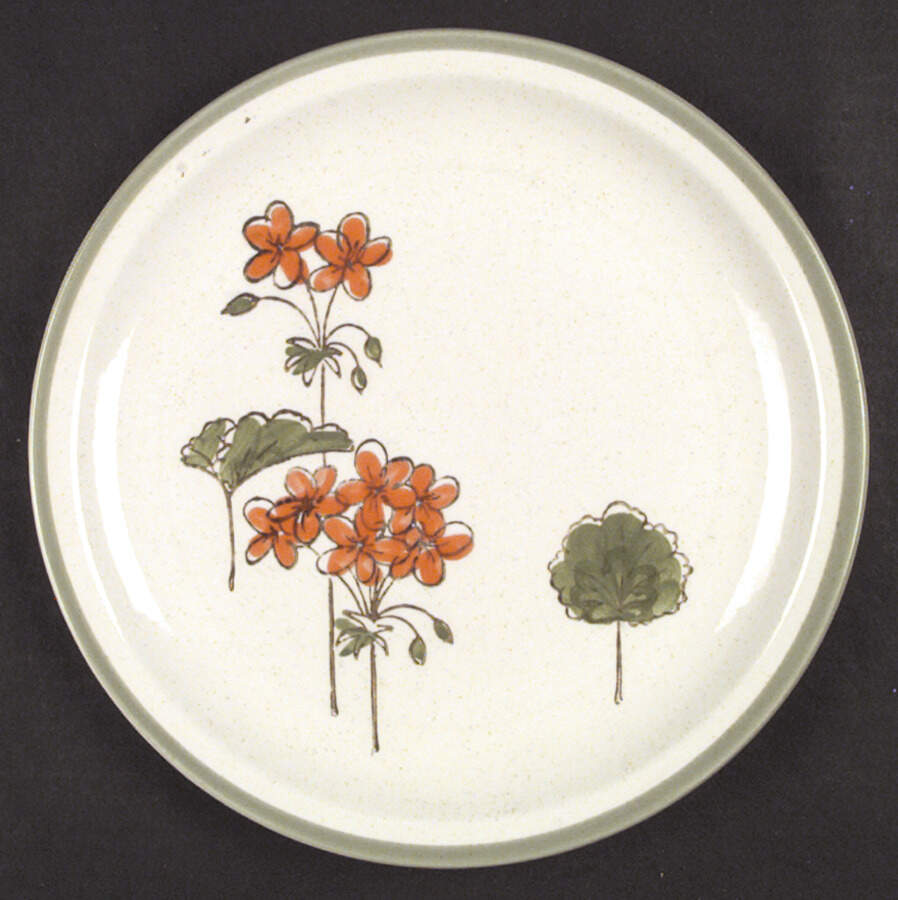 California Geranium Dinner Plate by Metlox - Poppytrail - Vernon-1