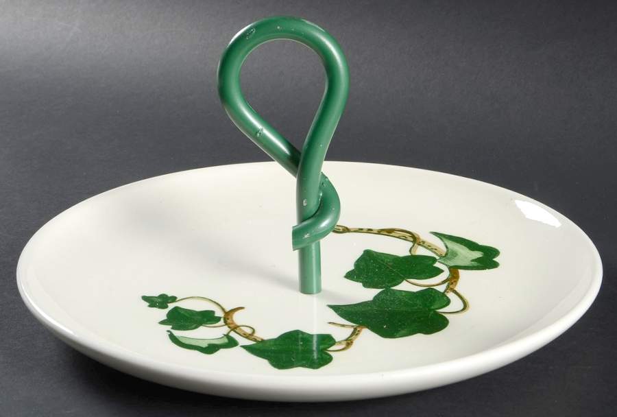 California Ivy Round Serving Plate with Handle (LP) by Metlox - Poppytrail - Vernon-1