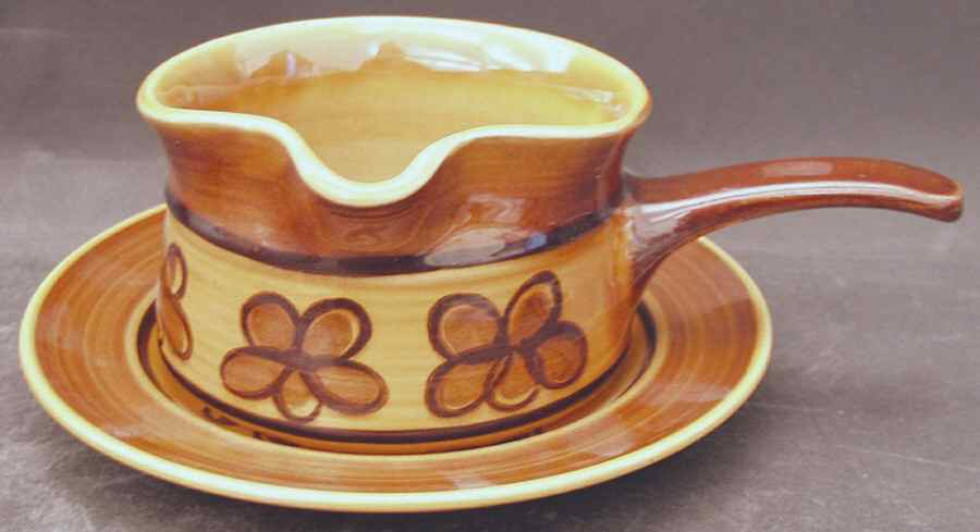 Carmel Gravy Boat with Attached Underplate by Metlox - Poppytrail - Vernon-1