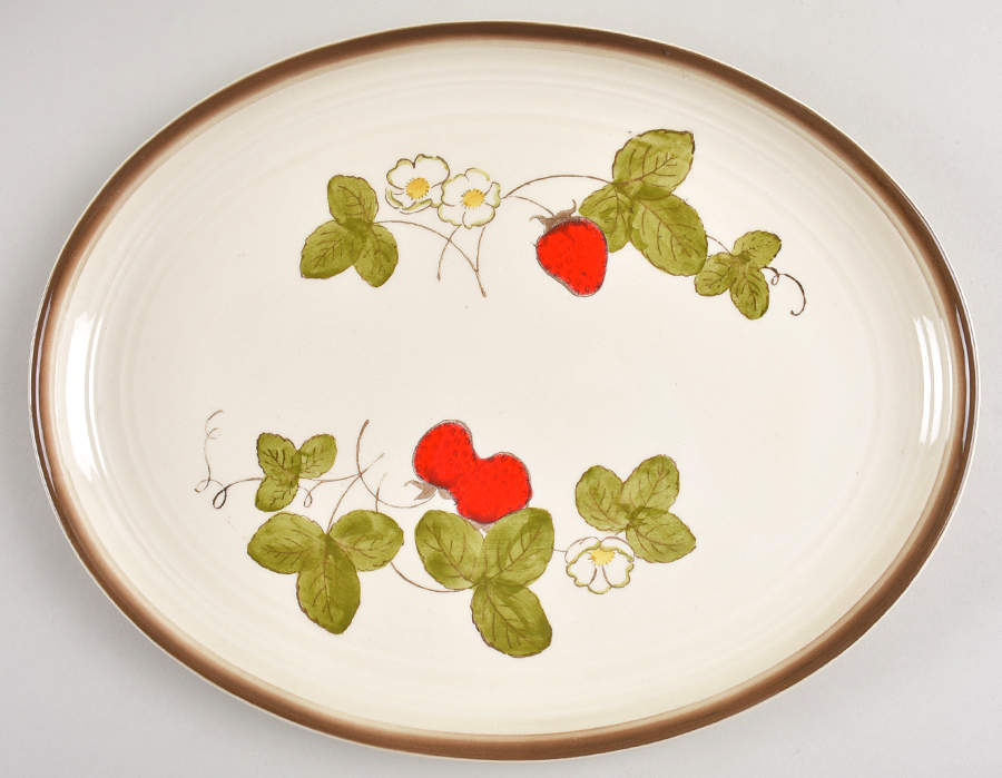California Strawberry 13" Oval Serving Platter by Metlox - Poppytrail - Vernon-1