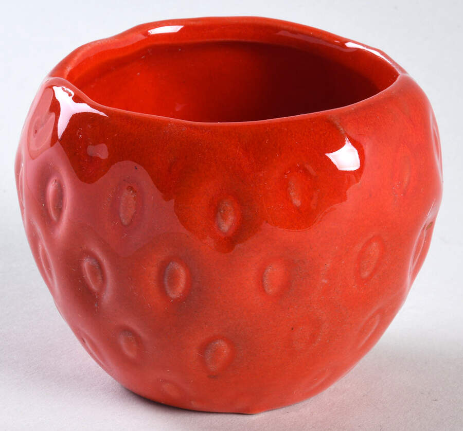 California Strawberry Sugar Bowl No Lid by Metlox - Poppytrail - Vernon-1