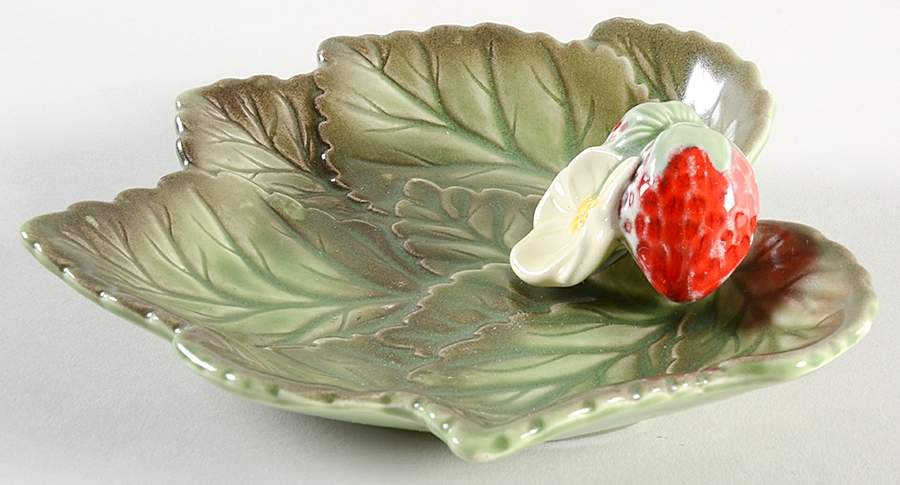 California Strawberry Leaf Shaped Dish by Metlox - Poppytrail - Vernon-1