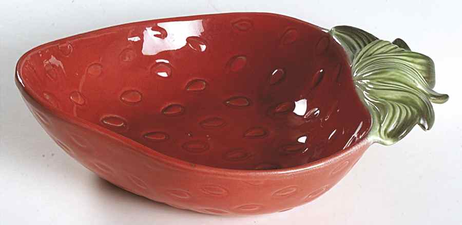 California Strawberry Large Fruit Bowl by Metlox - Poppytrail - Vernon-1