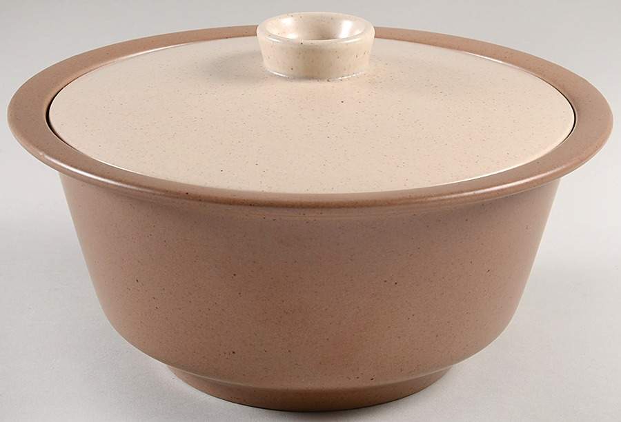 California Tempo Brown 2 Qt Round Covered Casserole by Metlox - Poppytrail - Vernon-1