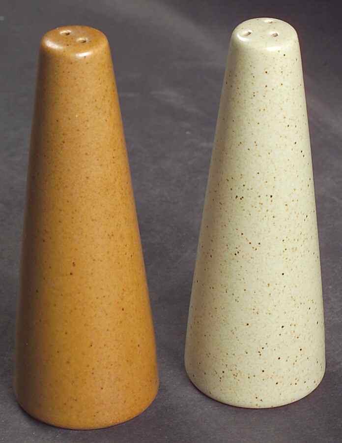 California Tempo Green Salt & Pepper Set by Metlox - Poppytrail - Vernon-1